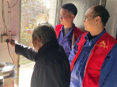 黨員志愿服務：關愛孤寡老人，共筑平安桐鄉(xiāng)